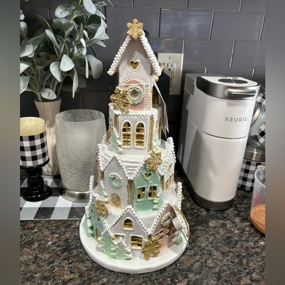 Large Pastel Christmas Gingerbread
Sugar Castle Led House - Picture 1 of 5